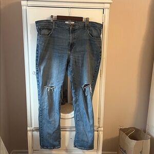 Tommy Hilfiger Men’s Straight-Leg Blue Distressed Jeans